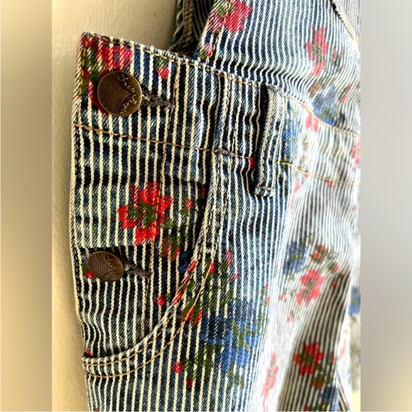 NWOT Free People Railroad Floral Print Denim Overalls Jumpsuit Size 8 - Picture 10 of 12